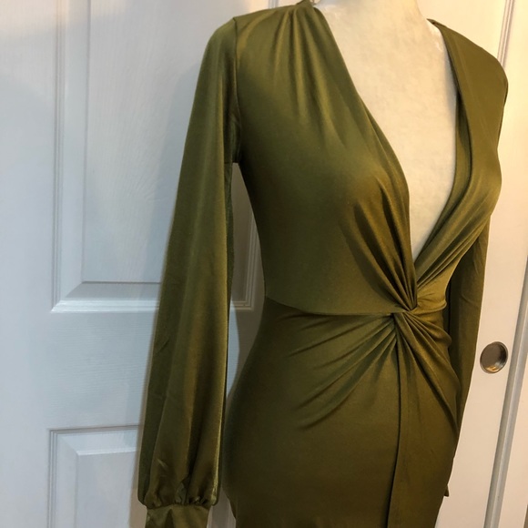 ❣️50%Off❣️ Twisted V Plunge Dress - Picture 6 of 11